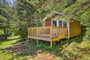 Couples Getaway Near Beaches Northport Cottage - 林肯维尔