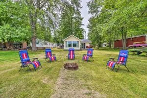 Cottage on Tubbs Lake with Fire Pit Near Skiing! - Edmore