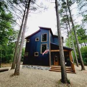 New Luxury Cabin. Sleeps 12- Hot Tub- Pet Friendly - Battiest