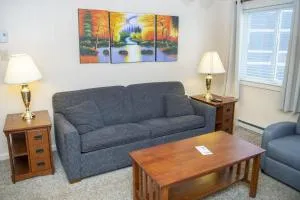 Stroll to Slopes, Village Area, Ski in-out MtLodge 304 - Sutton