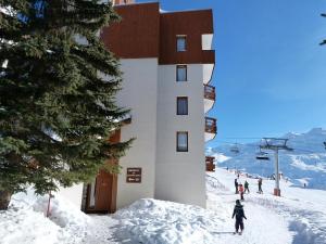 Studio rénové ski aux pieds, 4 pers, pied des pistes - FR-1-178-364