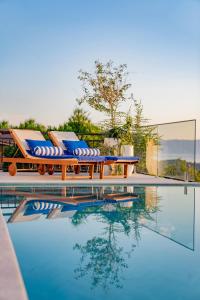 Casa Farmak - 4 Bedroom Lux Apartment with Infinity Pool & Lake View