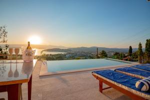 Casa Farmak - 4 Bedroom Lux Apartment with Infinity Pool & Lake View