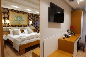 Superior Double Room room in Hotel Queen