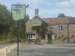 Parrett Hotel