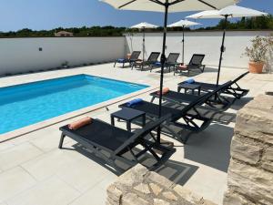 Villa Victoria Istra - heated pool