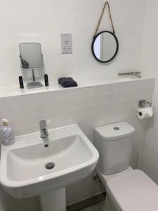 Peterborough Brand New City Center Apartment 2 Bedroom 2 bath apartment free parking contractors welcome