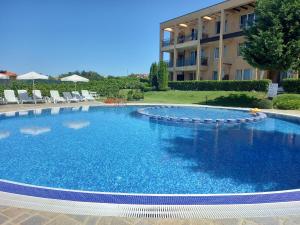 Sozopoli Hills, app B7