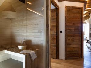Magnifique appartement contemporain à Courchevel 1850, 3 chambres, sauna, parking - FR-1-564-35