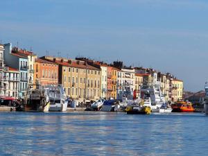 Rez-de-jardin avec accès piscine et mer, parking privé - FR-1-472A-141