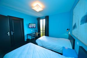 Hotels Logis - Hotel Restaurant La Mire : Chambre Lits Jumeaux