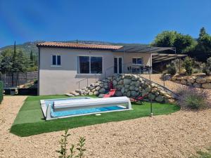 Maisons de vacances Les Villas Dorees - Villa Soleil face au Mont Ventoux : photos des chambres