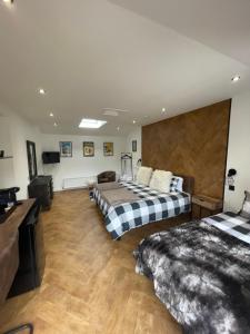 Golfers dream Guest suite with onsite golf studio available for booking by guests