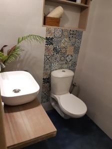 Palm Grove 1 Bhk Apartment at Candolim Beach with free Wifi