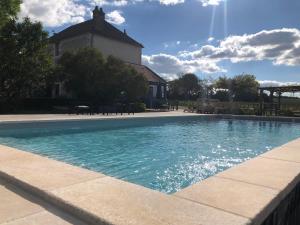 Maisons de vacances La Petite maison de Celine & Frederic avec piscine a Prehy : photos des chambres