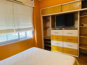 Departamento de 2 dormitorios todos los servicios incluidos aire acondicionado en todos los ambientes TV WiFi excelente ubicación INCLUYE cochera