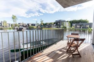 Mano Jura - namelis ant vandens