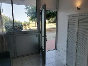 Ground floor studio with access to beach and pool