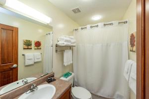 B203 One Bedroom & Loft Lake View