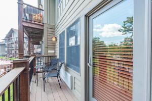 B206 One Bedroom & Loft Lake View