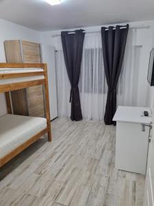 Family friendly apartment with 3 rooms and 2 bathrooms in Corabia