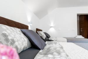 Sobe in apartmaji Bama 