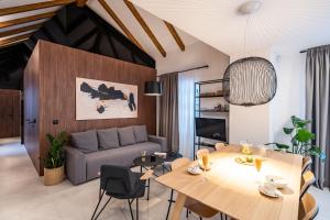 Agape Suite Old Town-Luxury Two Bedroom Apartment 