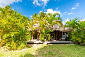 Pk 27.5 Côté Mer Hauru Haapiti Moorea, Moorea 98729, French Polynesia.