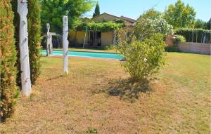 Maisons de vacances Awesome home in Jonquieres with Outdoor swimming pool, WiFi and 1 Bedrooms : photos des chambres