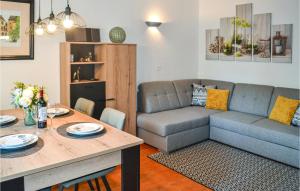 2 Bedroom Lovely Home In Vitrac