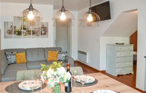 2 Bedroom Lovely Home In Vitrac