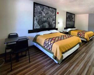 Deluxe Queen Room room in Super 8 by Wyndham Arlington East