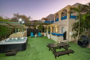 Club In Eilat Resort - Executive Deluxe Villa With Jacuzzi, Terrace & Parking - 4-star hotels in Eilat