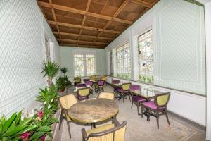 Hotels Logis HOTEL DU PARC : photos des chambres