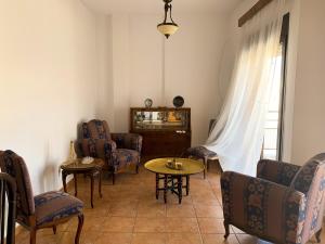 CENTRAL HUGE LUXURY APARTMENT and FREE PARKING