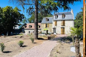 B&B / Chambres d'hotes The Ronsardienne Suite in a charming mansion at the gates of Tours : photos des chambres