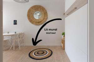 Travel Homes - Grand Rue, Petite Venise - Compact & Cosy - Lit mural