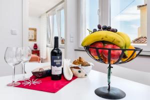 T2 Tiles Apartment Estoril