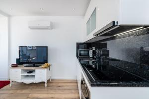 T2 Tiles Apartment Estoril