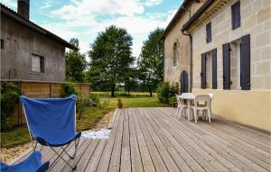 Maisons de vacances Stunning Home In Laruscade With Wifi : photos des chambres