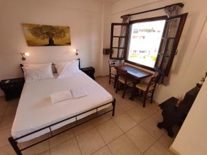 Dedalos n2 Mountain View apartment-30 metres from the beach