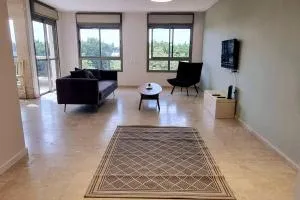Tel Aviv North /Large Apartment w/ Pool,Spa&Gym - Kfar Hanoʼar