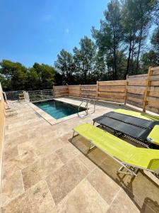 Maisons de vacances CHARMANTE MAISON CLIMATISEE AVEC PISCINE : photos des chambres