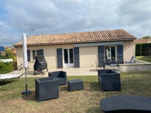 Maisons de vacances Plain pied climatise piscine idealement situe : photos des chambres