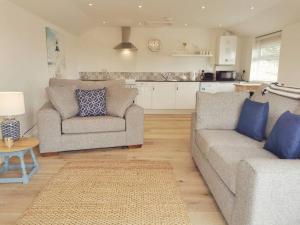 LITLLE SUMMER HILL -2 BED COSY COTTAGE- TREARDDUR