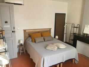 B&B / Chambres d'hotes Casa Cessenon : Chambre Double ou Lits Jumeaux avec Salle de Bains Privative