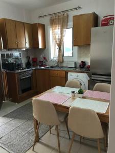 1 Bed - Sleeps 2 - Private Balcony - Free Parking