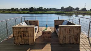 Hausboot Wangermeerblick (Floating Home)