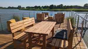 Hausboot Wangermeerblick (Floating Home)