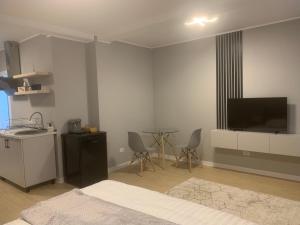 EM05- Studio Premium